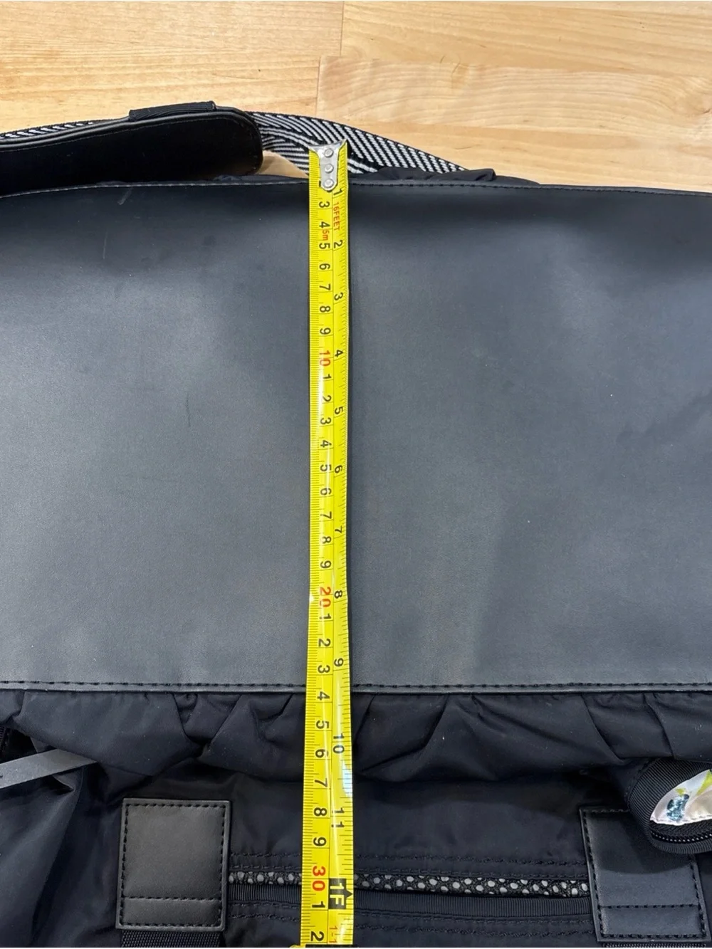 Lululemon athleta  Medium Black 25L heavy Nylon Duffle Bag Pink Lining Pockets